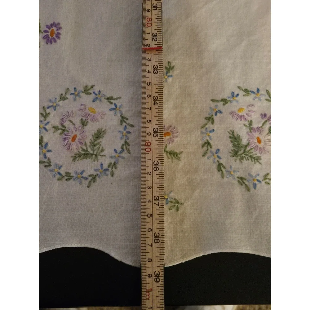 Vintage‎ Hand Embroidered Floral Table Runner Scalloped Edge White 38x12